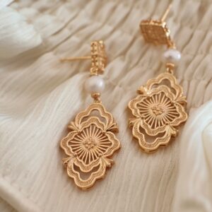 【Vacation Collection】Rattled Craft Pearl Earrings - Image 1