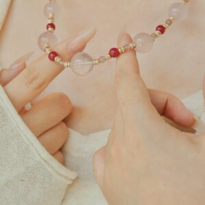 The inner world between the collarbones - Image 2