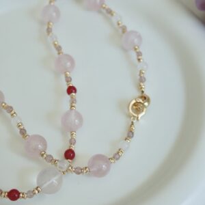 The inner world between the collarbones - Image 12