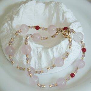 The inner world between the collarbones - Image 9