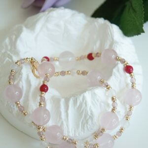 The inner world between the collarbones - Image 10