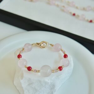 The inner world between the collarbones - Image 15