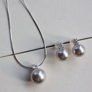 Imported Swarovski pearls in two colors - Image 1